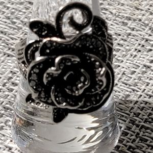 Beautiful Silver & Black antique look ladies ring